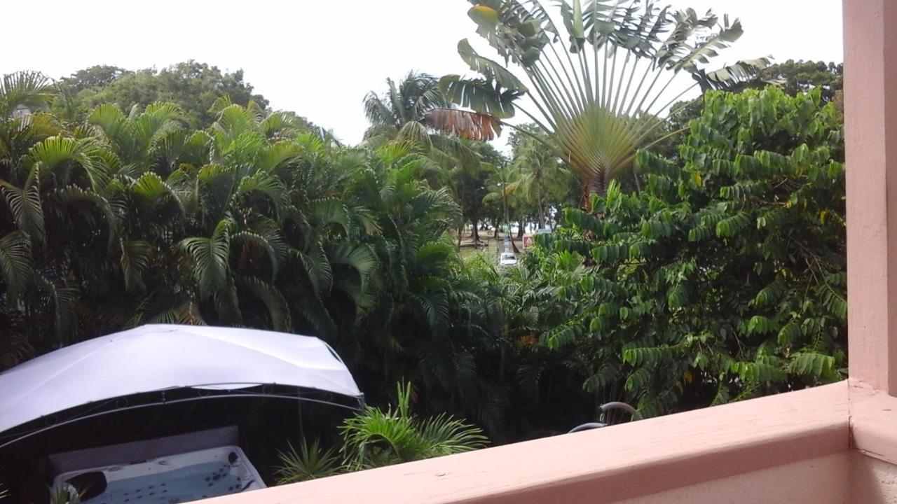 Appartement Les Pieds Dans L'Eau Le Gosier  Exterior photo