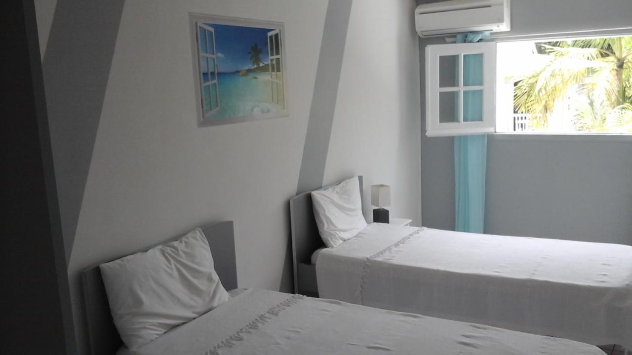 Appartement Les Pieds Dans L'Eau Le Gosier  Exterior photo